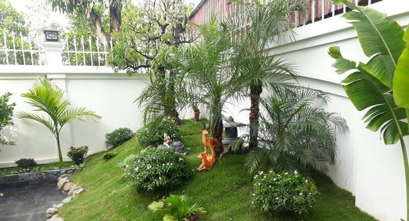 bon-hoa-truoc-nha-dep-2