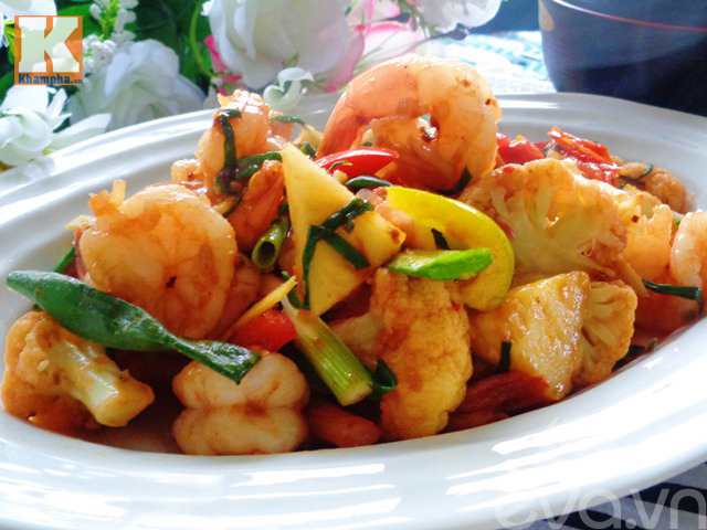 Tôm nõn xào dứa