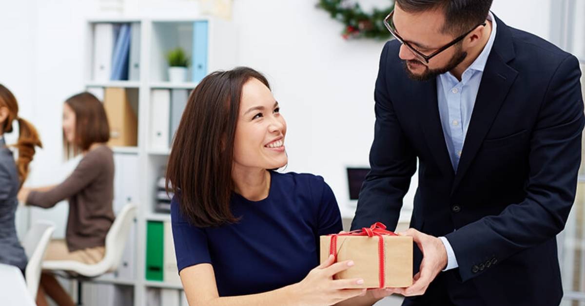 Top 6 quà tặng khách hàng được ưa chuộng nhất hiện nay - Đắc Nguyên