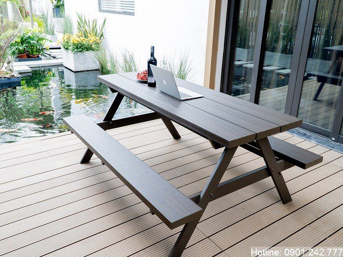 Sàn gỗ nhựa còn dùng để làm Bàn ghế ngồi ngoài trời