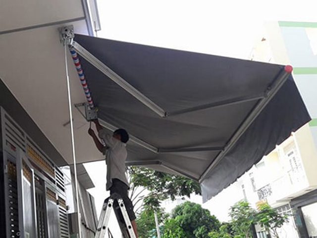 Hướng dẫn cách sửa chữa nhanh bạt che nắng mưa đơn giản tại nhà