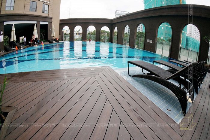 Sàn gỗ nhựa ngoài trời ứng dụng lát hồ bơi