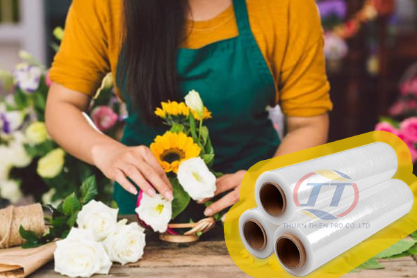 Màng PE dùng để làm gì? Các ứng dụng của 4 . màng PE boc hoa tuoi bang mang PE