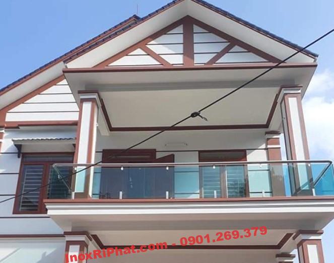 lan can inox kết hợp kính cường lực