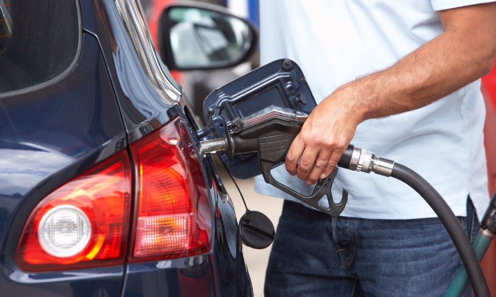 Nằm mơ thấy đi đổ xăng là điềm báo gì? May mắn hay xui xẻo?